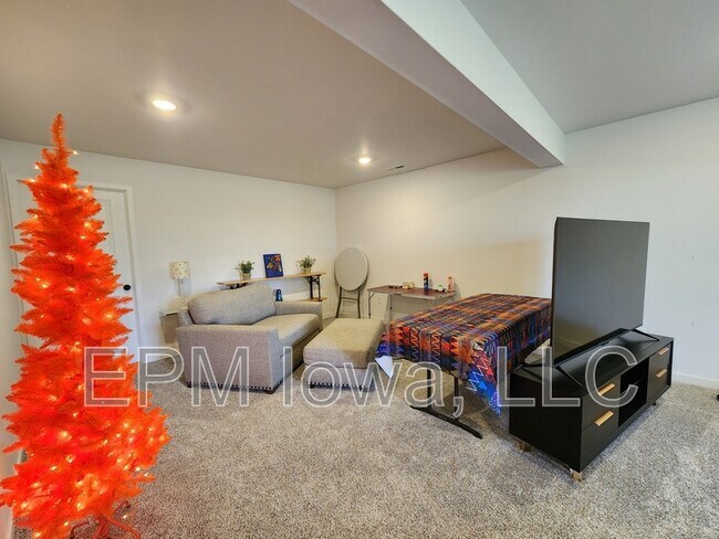 Building Photo - 114 Dogwood Ln