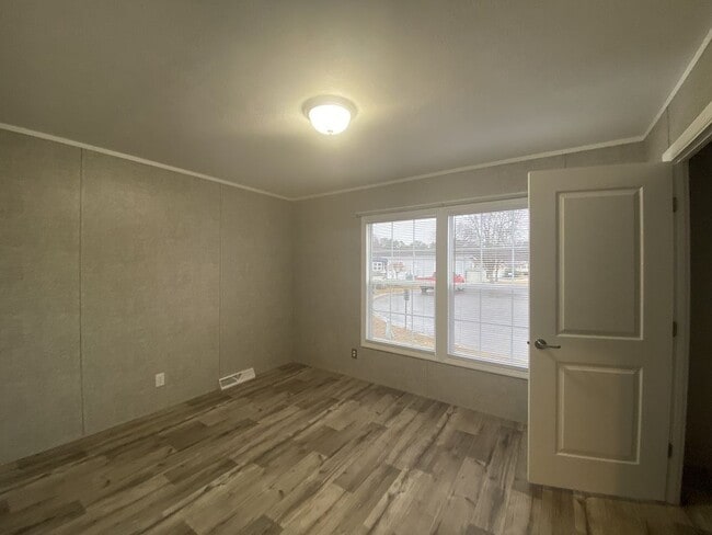 Building Photo - 4 Mink Ct