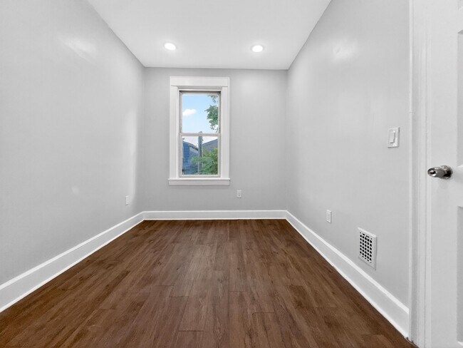 Building Photo - 12 E 49th St