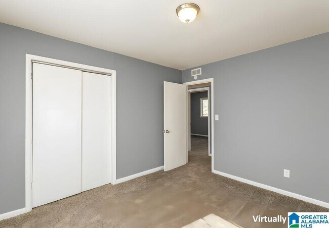 Building Photo - 1332 Lake Ln NE