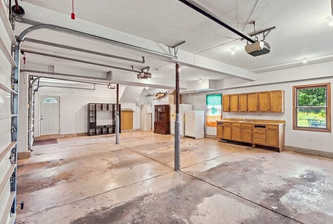 Building Photo - 45W235 Hillview Ln