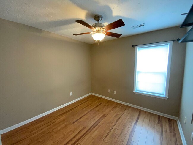 Building Photo - Beautiful 3 bedroom, 2 bath unfurnished home in Neighborhoods of Holly Ridge