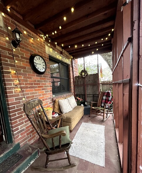 Building Photo - 207 Adrienne St