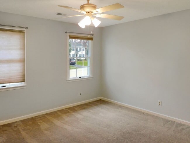 Building Photo - 1332 Redwood Cir