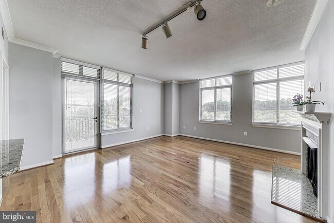 Building Photo - 4480 Market Commons Dr