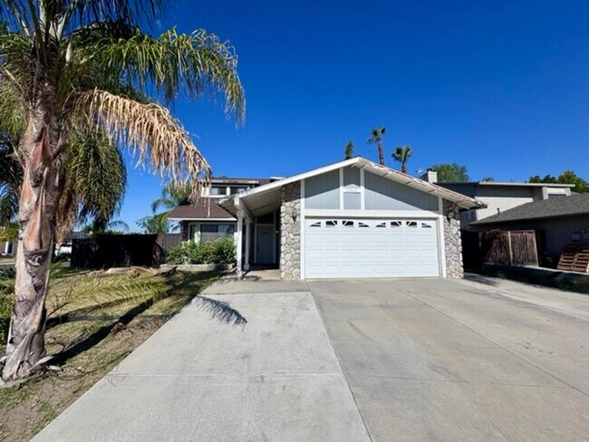 Building Photo - Spacious 3 Bedroom Menifee Home with Bonus...