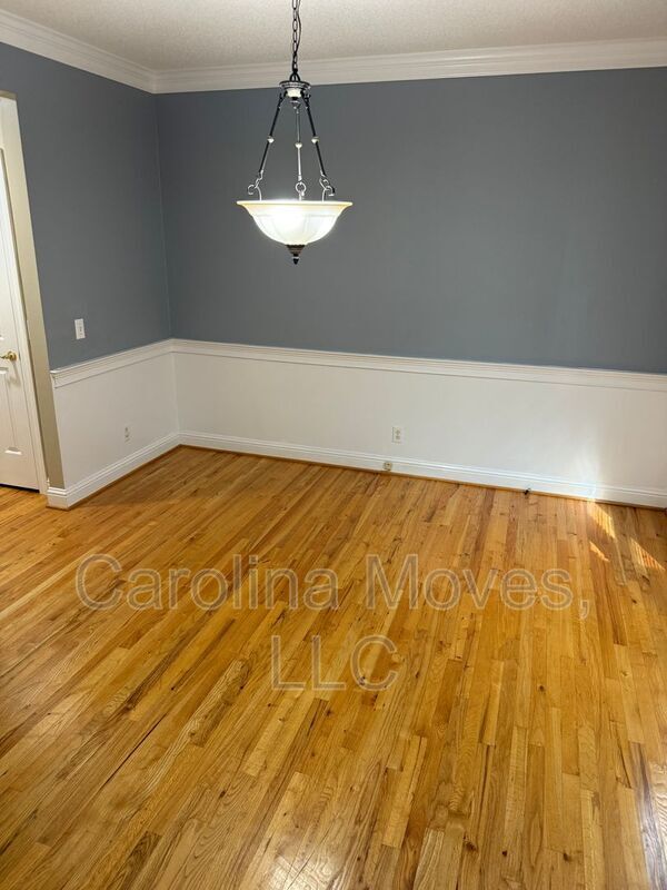 Building Photo - 204 Brushy Meadows Dr