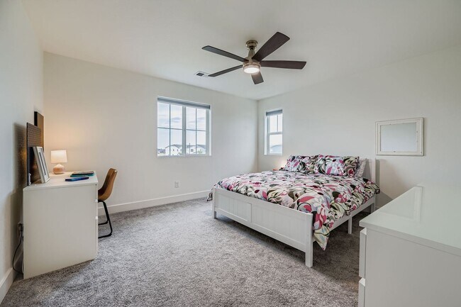 Building Photo - $1500 Move in incentive! Gorgeous contempo...