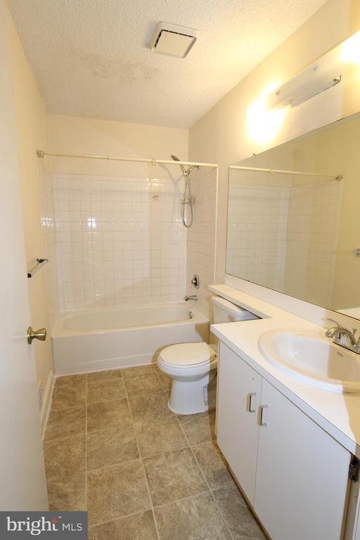 Building Photo - 8 Joyner Ct