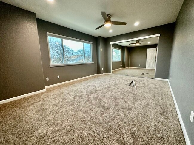 Building Photo - Must See This Beautiful 4 Bedroom 3 Bathro...