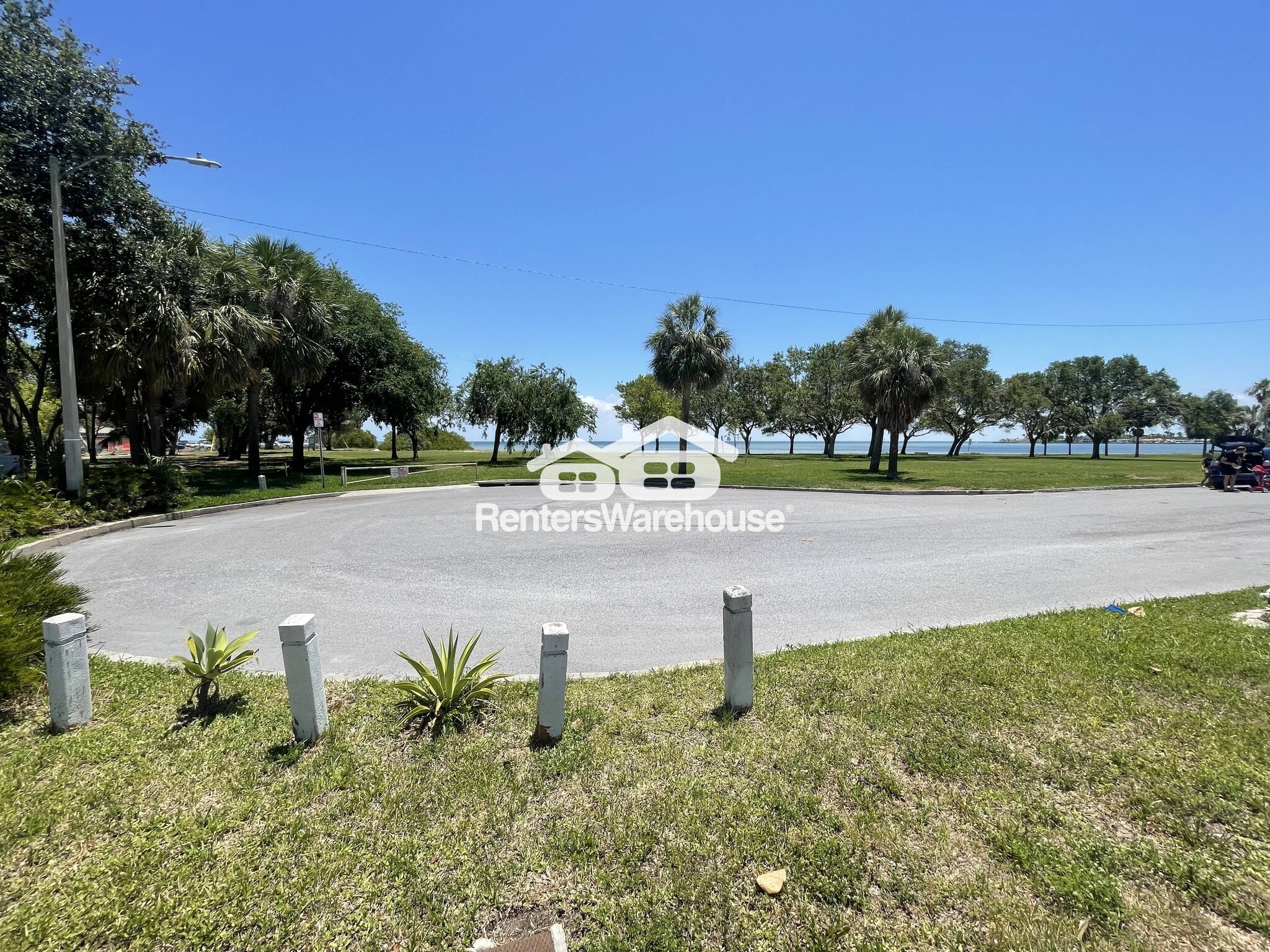 Building Photo - 1505 Beach Dr SE