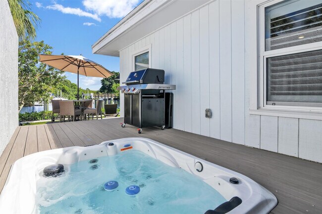 Building Photo - 17026 Bay St