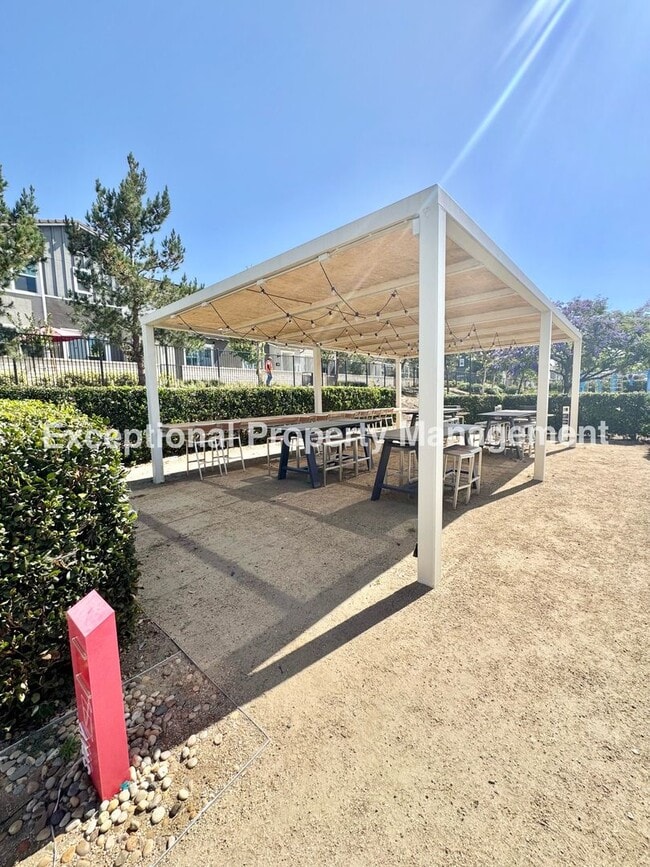 Building Photo - Ready to move in 3 bed 3 bath home!