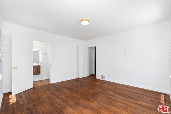 Building Photo - 340 S Maple Dr