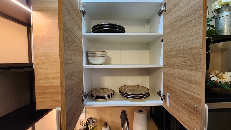 Building Photo - 371 Cardinal Ave