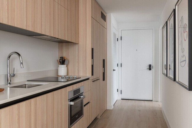 Building Photo - 225 N Miami Ave