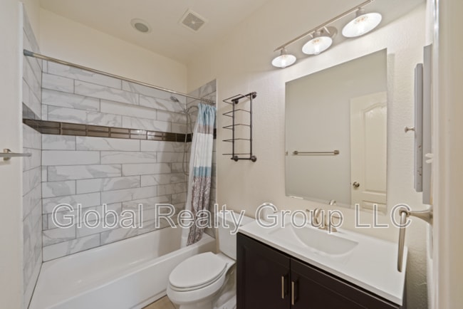 Building Photo - 308 Rustic Tr