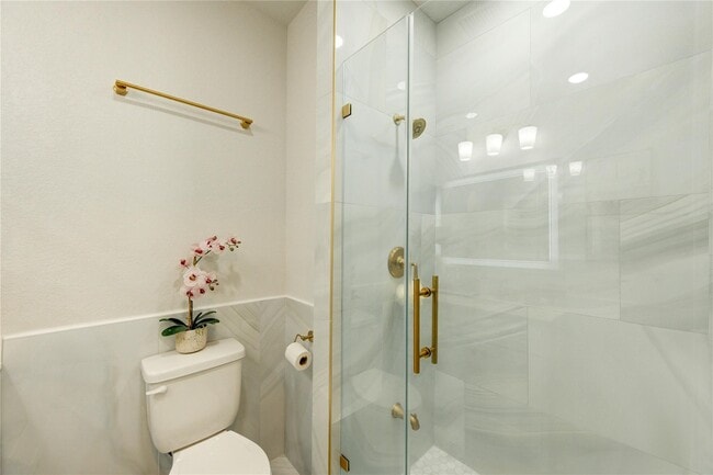 Building Photo - 9210 Lair Cove Dr