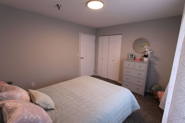Building Photo - Limited Time 1/2 OFF Rent Now and 1/2 off ...