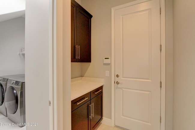 Building Photo - 6903 Vista Hermosa Dr