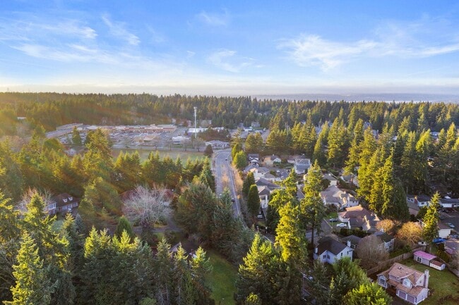 Building Photo - Beautiful 3 Bedroom Home in Bridle Trails
