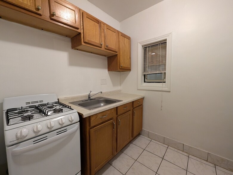 Building Photo - 4851 N Damen Ave