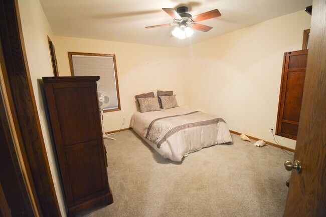 Building Photo - 3-Bedroom NE Rochester home with Sunroom, Fenced Backyard & Attached Garage