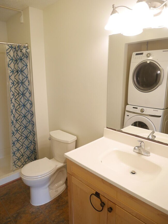 Building Photo - RENT SPECIAL - 1/2 SECOND MONTHS RENT - Charming Condo in Gaithersburg, MD