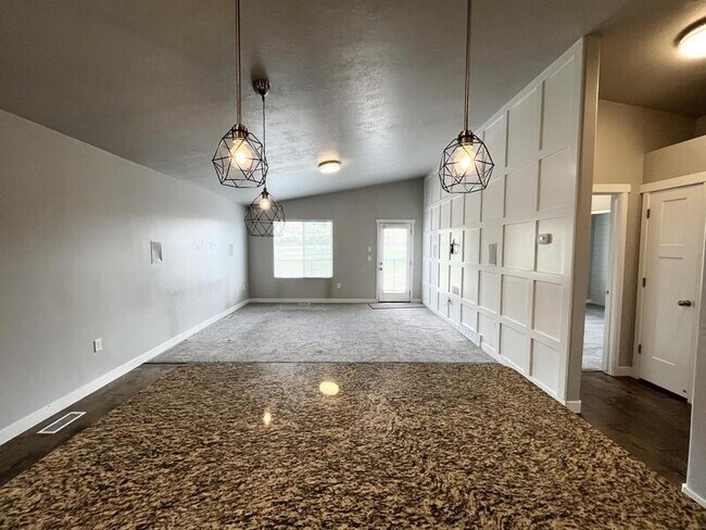 Building Photo - 621 Koins Way
