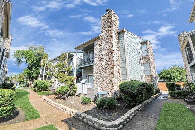 Building Photo - 3758 Tanglewilde St