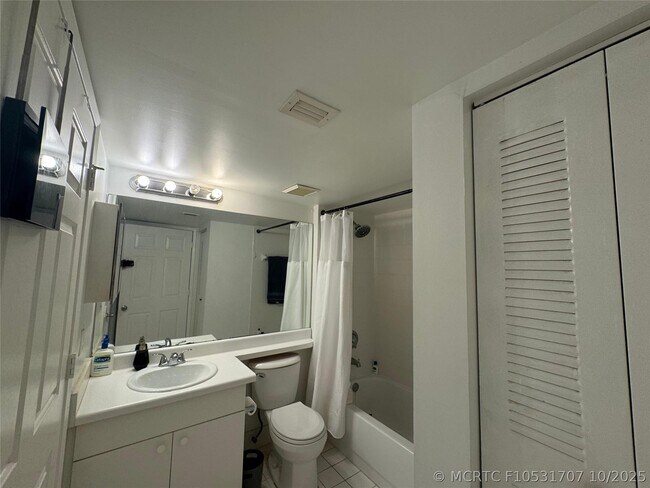Building Photo - 2600 S University Dr
