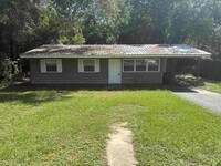 Building Photo - 3515 Falcon Dr