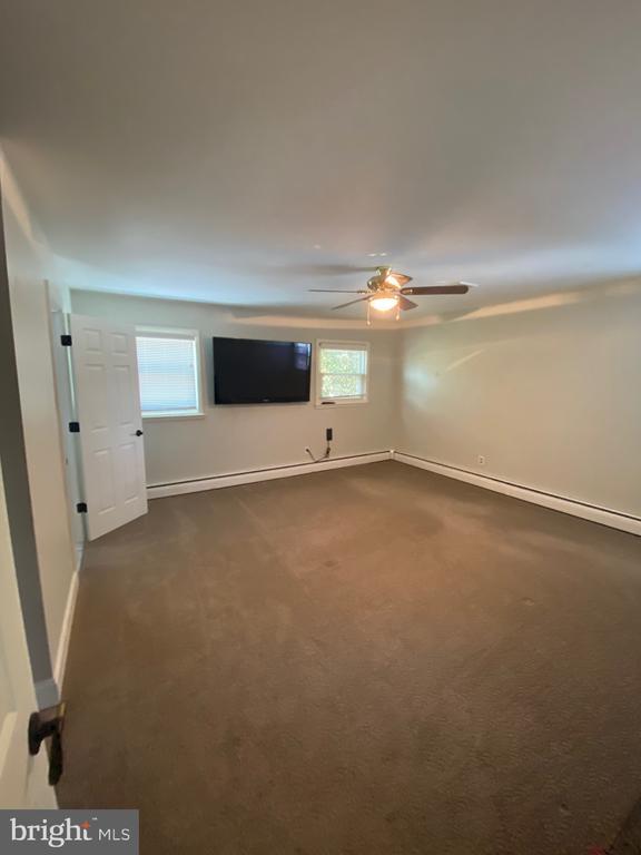 Building Photo - 1104 Dunvegan Rd