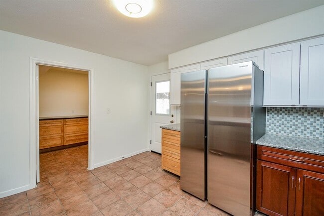Building Photo - 917 S Ripple Creek Dr