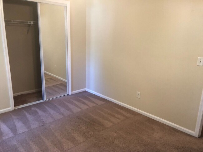 Building Photo - Single story ranch with 2 car attached gar...