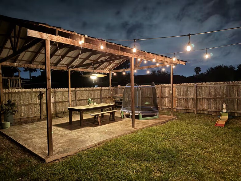 Outdoor patio - 2304 Llano Mediano Ln