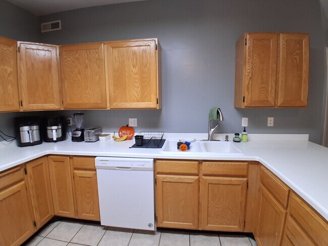 Building Photo - 509 Belmont Pl