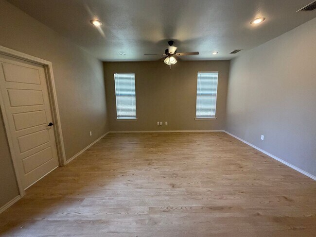 Building Photo - 2411 Quitman Ave