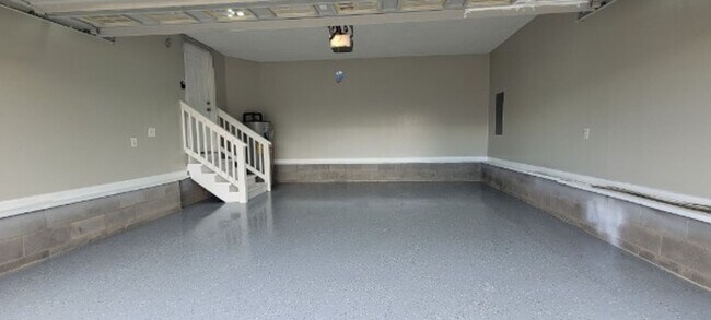 Building Photo - 3 Bedroom 2.5 Bathroom Home w/ Bonus Room!