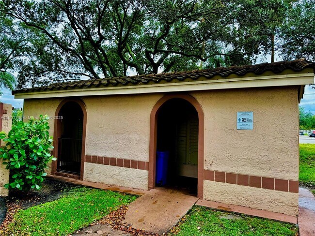 Building Photo - 2900 S University Dr