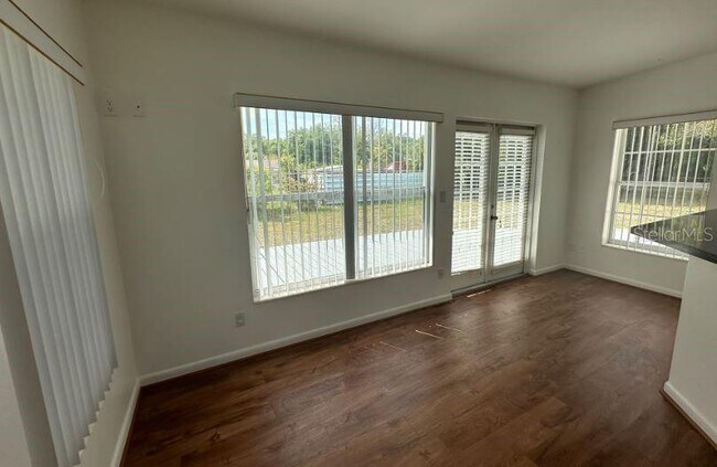 Building Photo - 3912 5th St Cir E