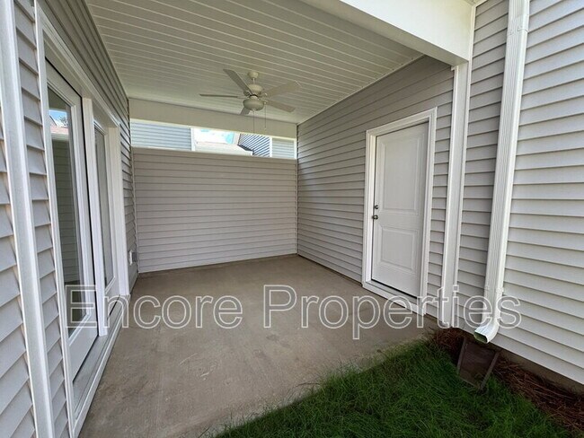 Building Photo - 284 White Oak Gdn Wy
