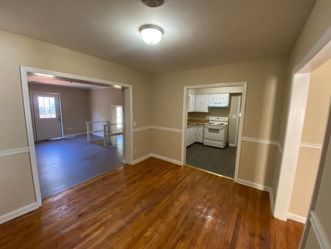 Building Photo - **ON HOLD**5 Bedroom / 2 Bathroom Home for Rent in Columbus, GA 31906