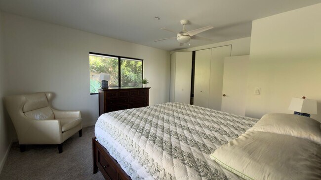 Building Photo - Ocean Views from this remodeled one bedroom!