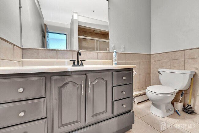 Building Photo - 601 Ridgeway Ave