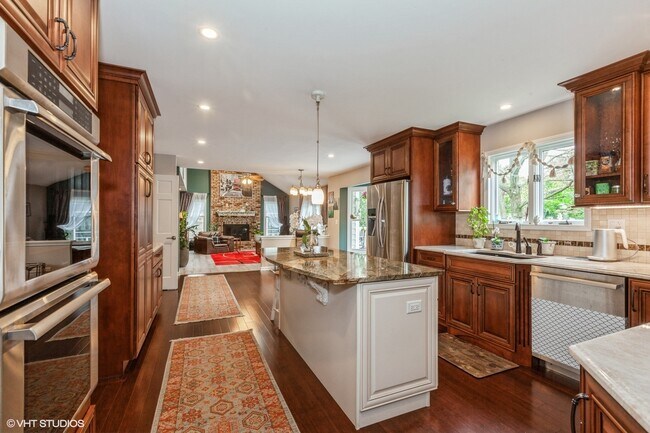 Building Photo - 446 Quail Dr