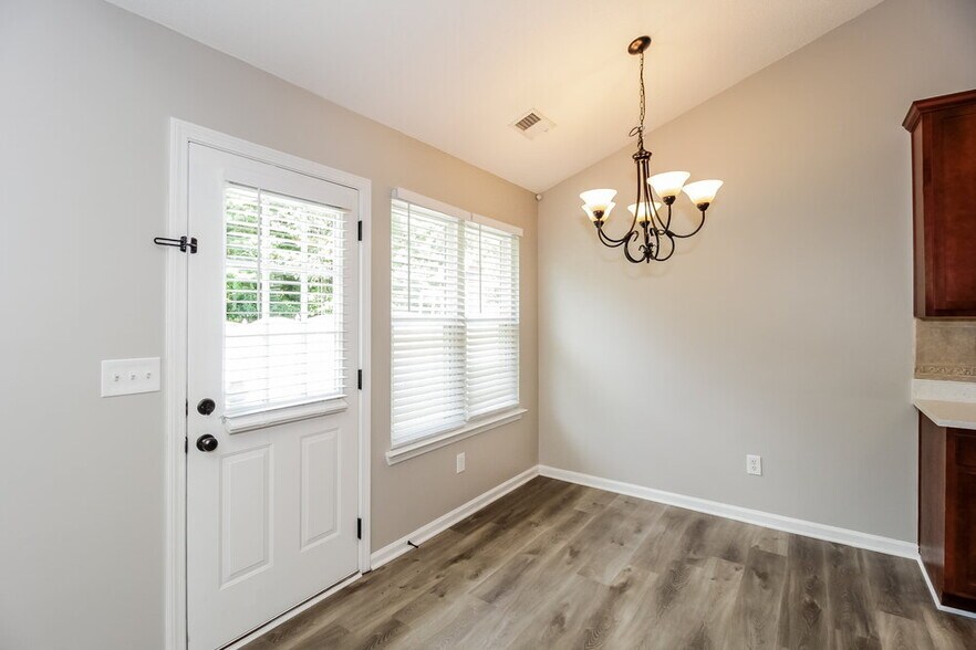 Building Photo - 526 Firethorn Ct