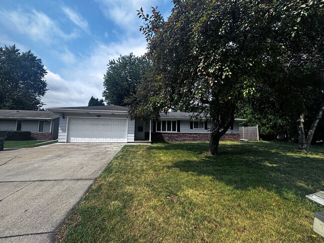 Building Photo - Beautiful 3 bedroom 2 bath Single Family H...