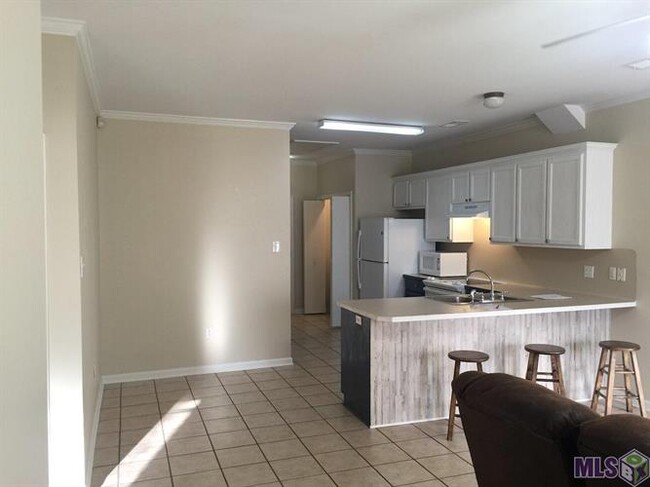 Building Photo - 9139 Pecan Tree Dr