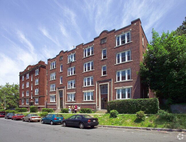 Building Photo - 31-33 Fort Pleasant Ave